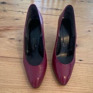 DeLiso Women's Burgundy Heels 7‎ Preloved